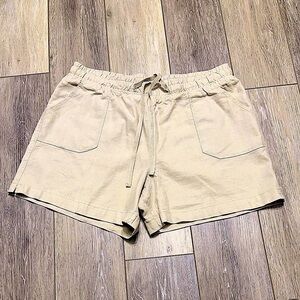 🛍️ EST 1948  4 pockets natural color shorts new condition.